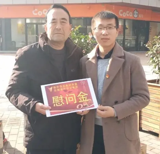 集团慰问患病老党员、老员工胡健同志