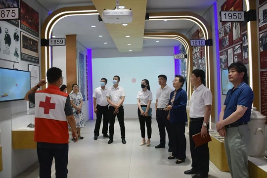 集团领导班子一行赴省红十字会交流学习
