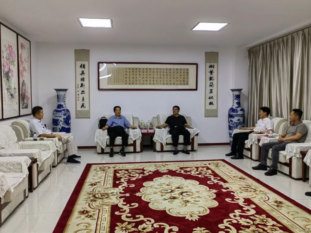 区关工委领导一行来集团调研指导关工委...