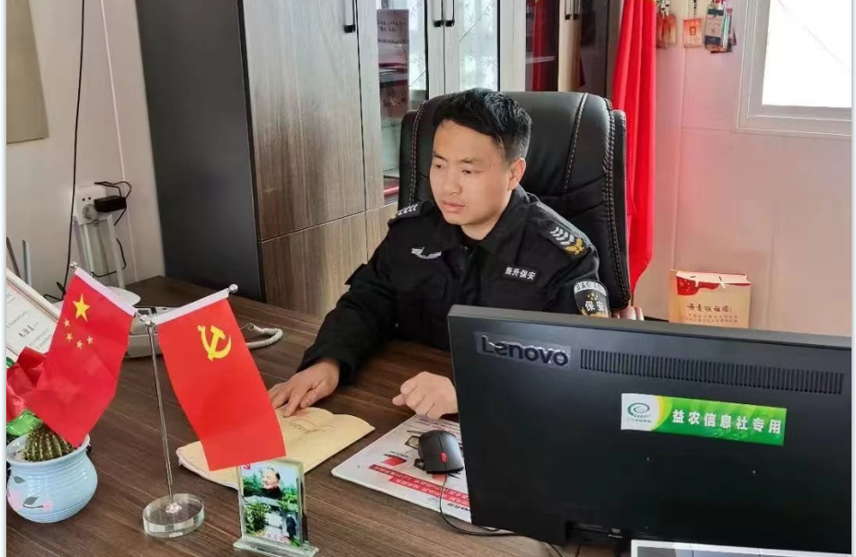 集团副总经理  朱治连